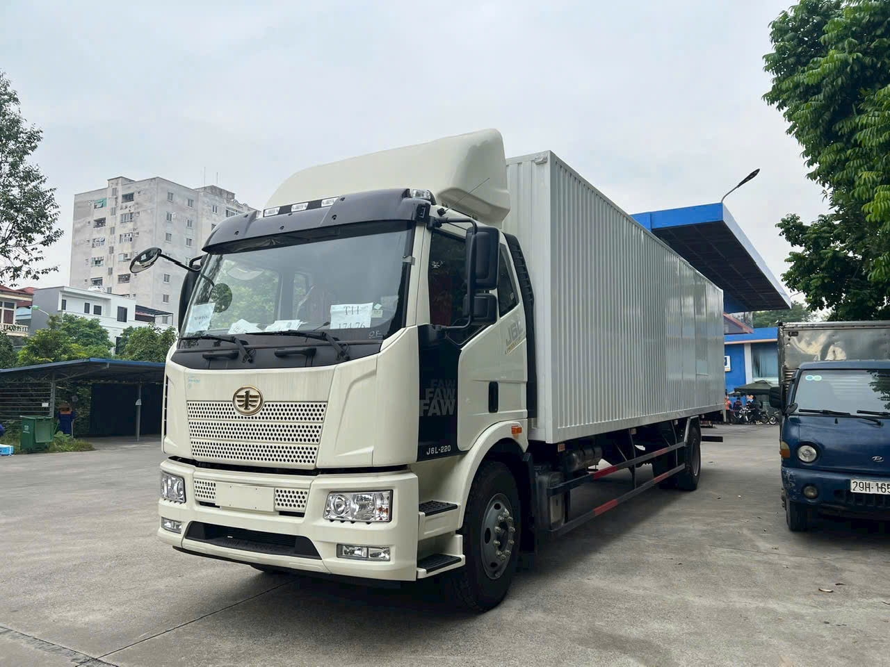 Xe Chở Pallet Cấu Kiện Điện Tử 9m7 Faw