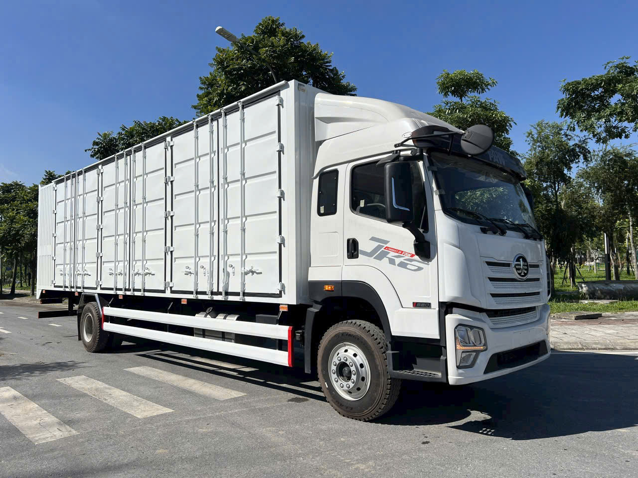 Xe Tải FAW J6K 220 Thùng Dài 9m9