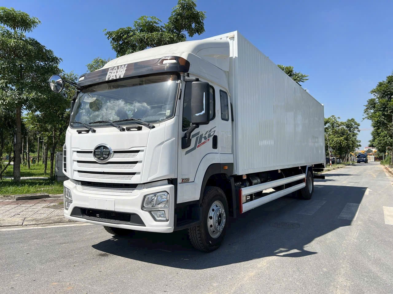 Xe Tải FAW J6K 220 Thùng Dài 9m9