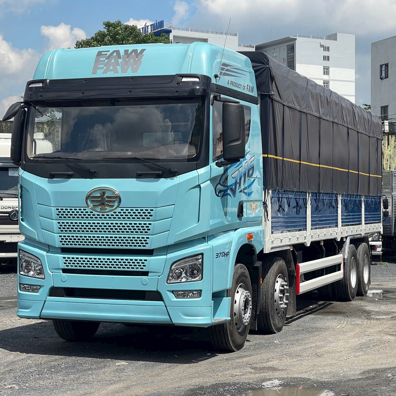 Xe tải 4 chân FAW JH6 370HP Thùng Dài 9m7