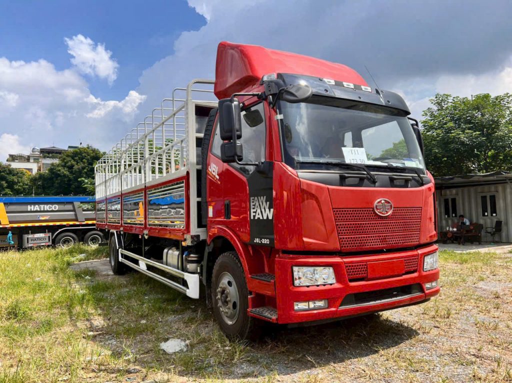 So sánh Xe Tải FAW J6L 220HP với các đối thủ cùng phân khúc – Đâu là lựa chọn đáng tiền nhất 2025