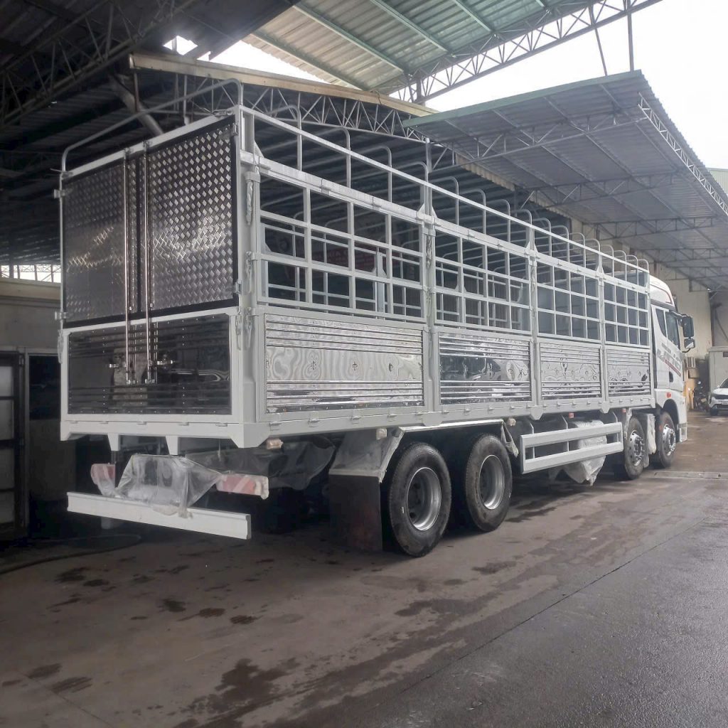 So sánh xe tải FAW JH6 370HP và Dongfeng Hoàng Huy 4 chân